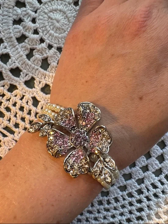 LC Lauren Conrad Pink Crystal Floral Pearl Bracelet - Picture 1 of 3